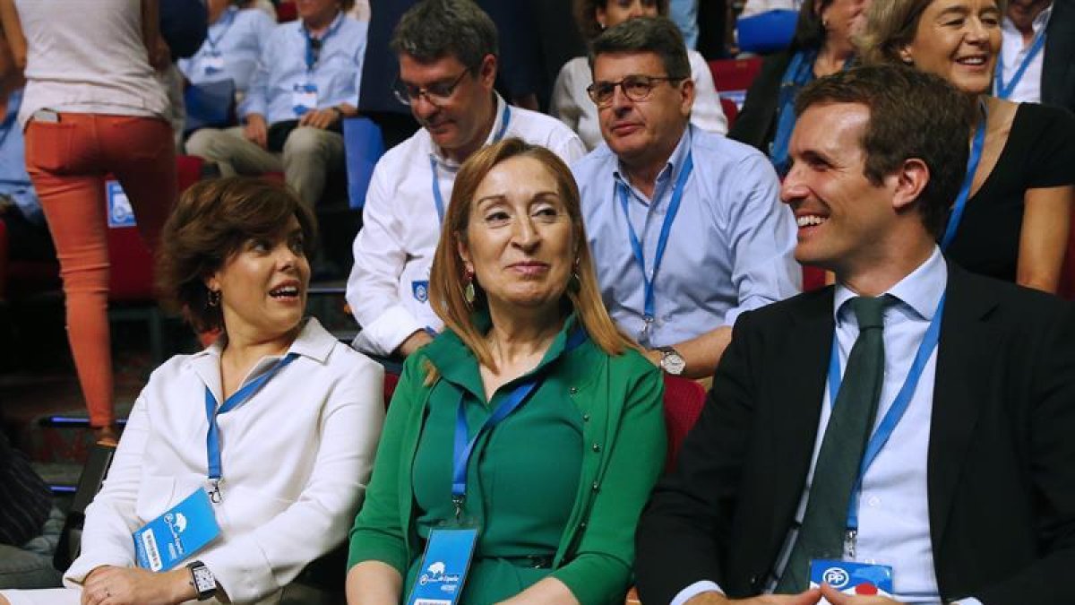 Sáenz de Santamaría, Ana Pastor y Pablo Casado-J.P. GANDUL (EFE)