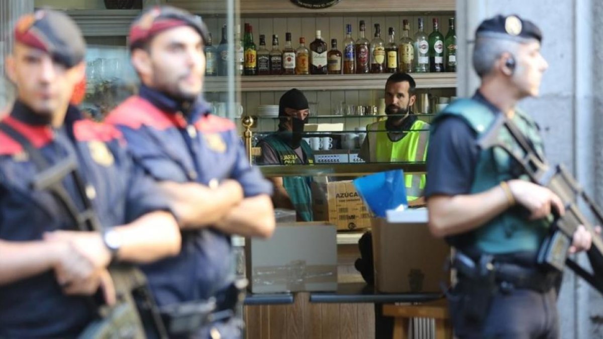 Registro en el café Santa Lucía, calle Mallorca núm. 270.-DANNYA CAMINAL