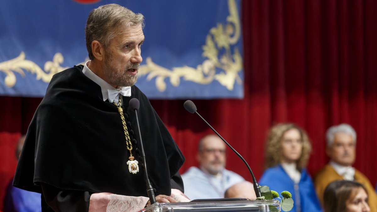 El rector de la Universidad de Burgos, Manuel Pérez Mateos, durante la apertura de curso universitario. SANTI OTERO