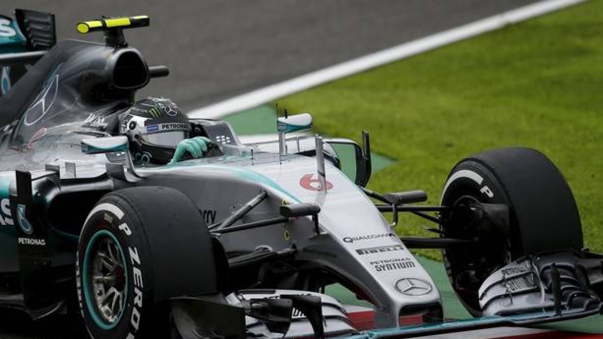 Nico Rosberg, durante la calificación del GP de Japón, este sábado.-REUTERS / THOMAS PETER