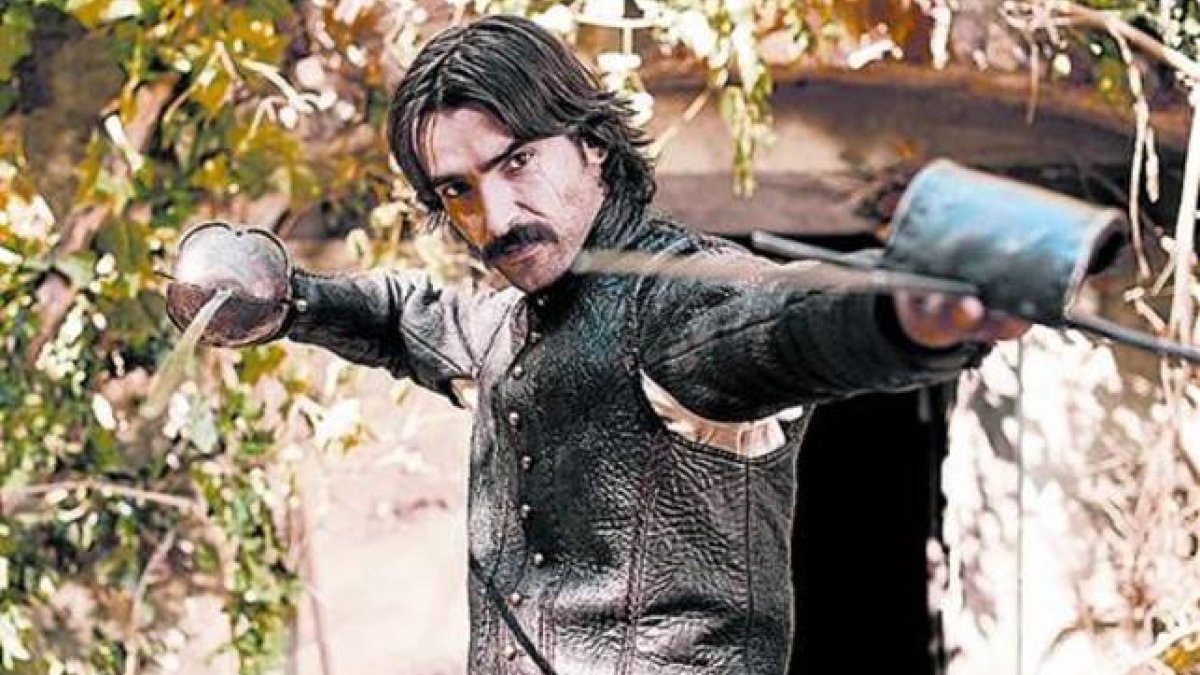 Aitor Luna interpreta al capitán Diego Alatriste en la serie de Tele 5.-Foto: MEDIASET