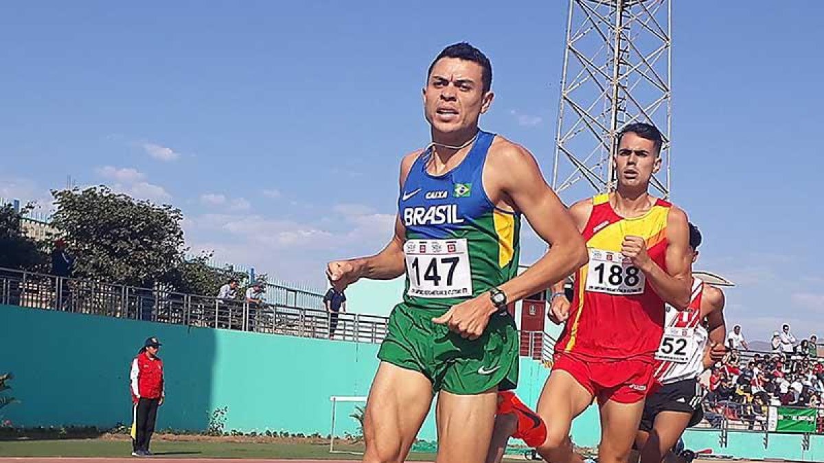 Altobeli Santos por delante de Dani Arce y Yuri Labra en la carrera de los 3.000 obstáculos del Campeonato Iberoamericano.-