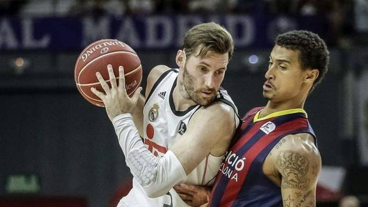 Rudy Fernández con el balón ante la defensa Edwin Jackson.-EFE