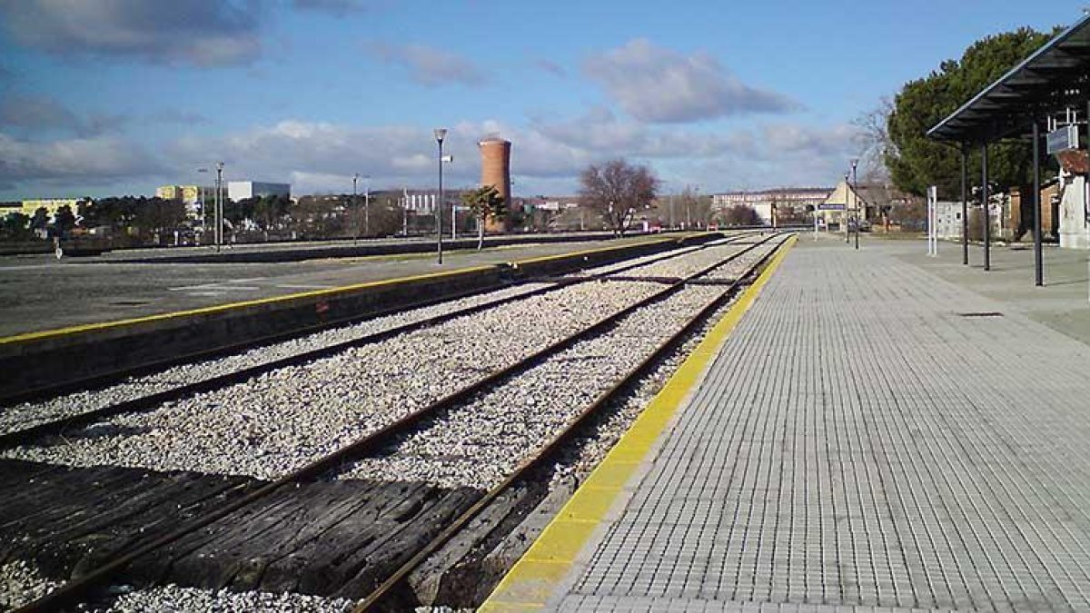 La estación de tren de Aranda permanece a la espera de su posible reapertura.