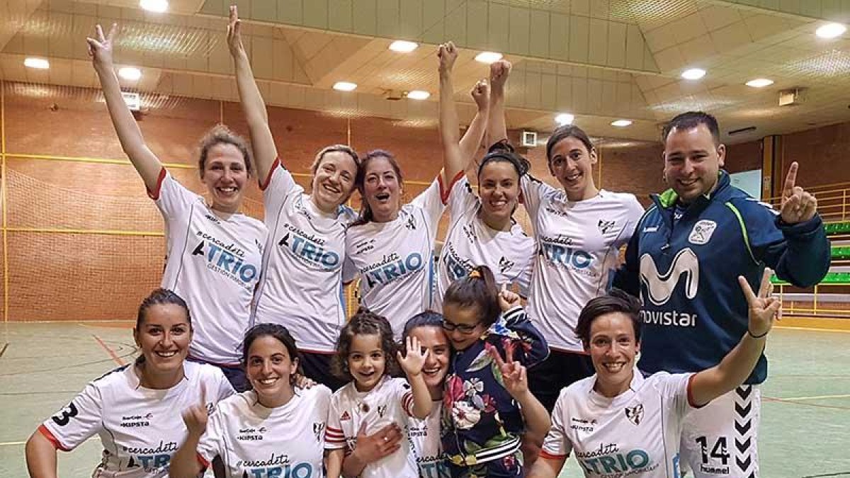 El CD Bupolsa celebra el título después de vencer por 12-0 al Tierra de Lara.-