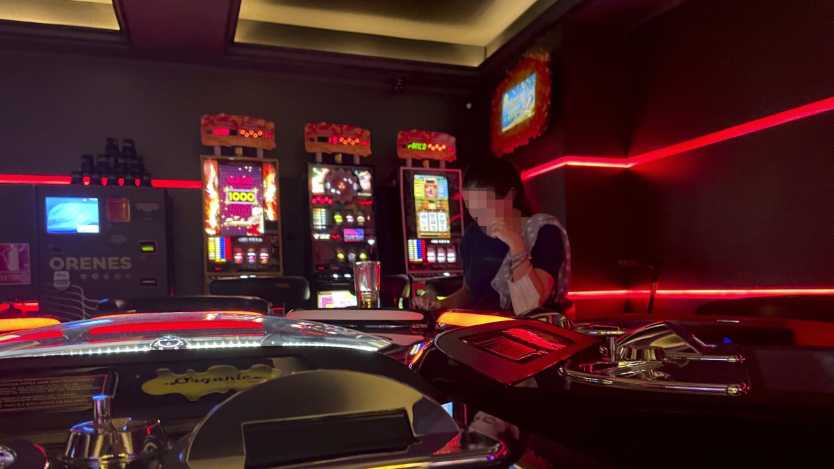 Interior de una sala de apuestas. JAVIER BARBANCHO