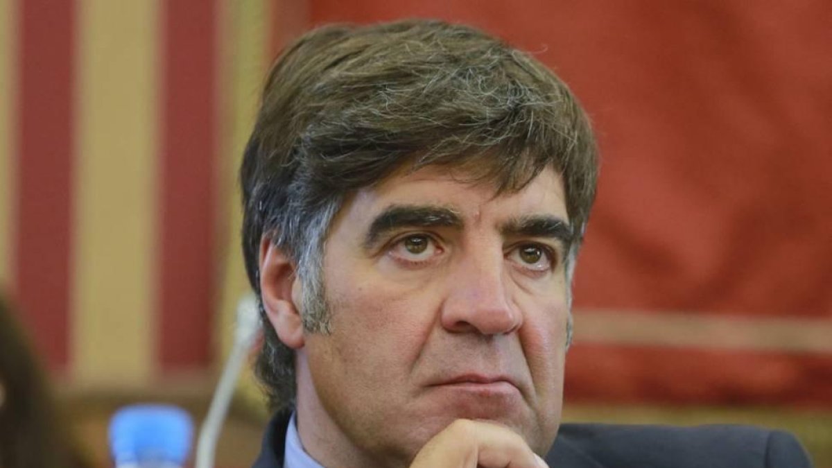 El concejal Fernando Gómez, durante un pleno.-RAÚL OCHOA