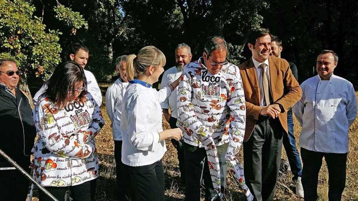 Un momento de la presentación del certamen en Burgos, con algunos de los chefs burgaleses que participarán en él.-ECB