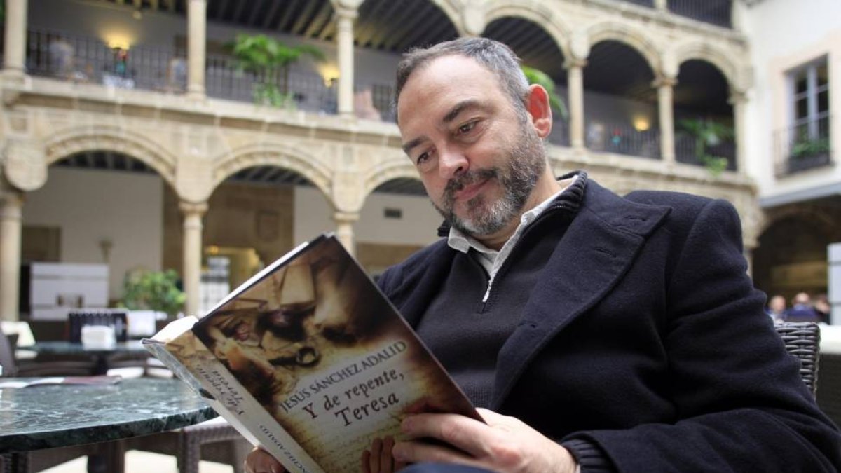 Jesús Sánchez Adalid, autor del libro oficial del V Centenario 'Y de repente, Teresa'-Ical