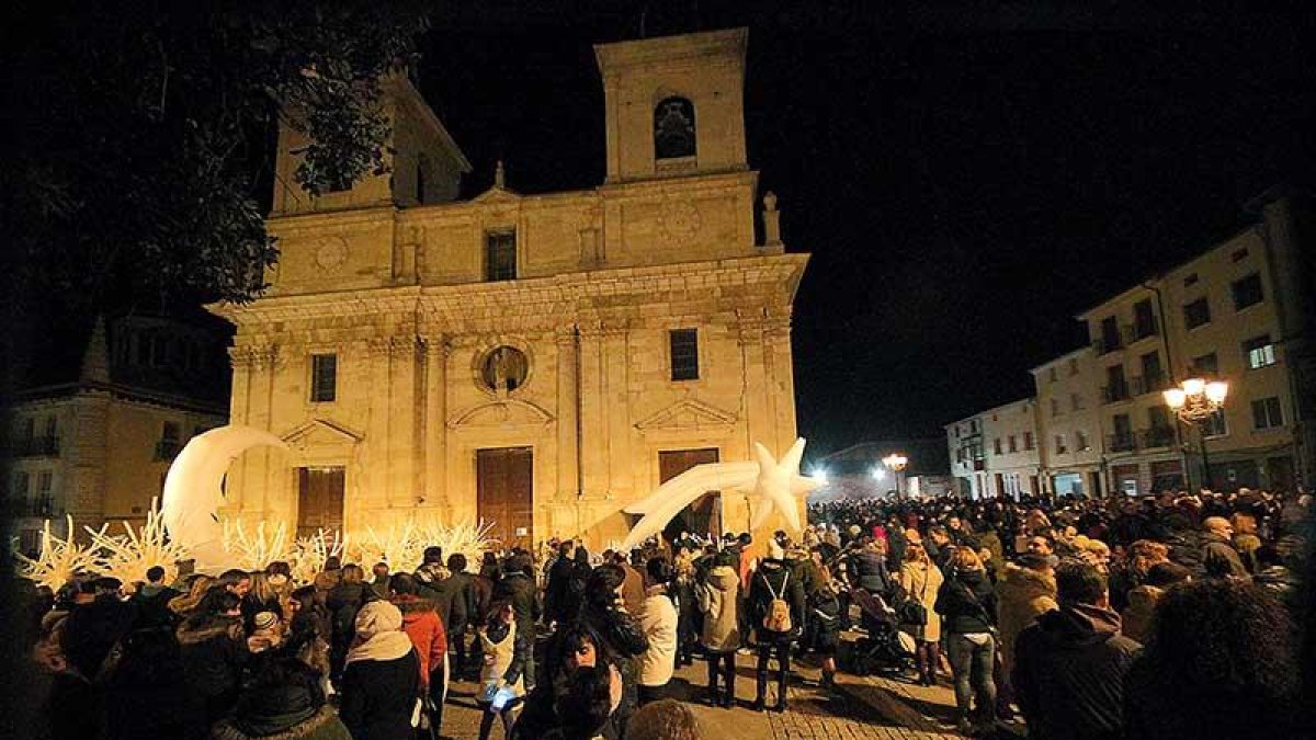 La Plaza de Santa María registró uno de los mayores llenos de los últimos años.-G.G.