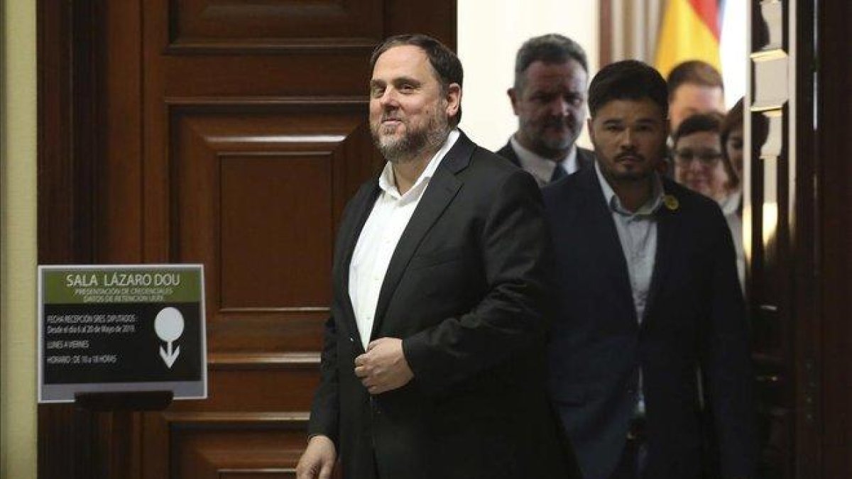 Oriol Junqueras cuando recogió su acta en el Congreso en mayo.-DAVID CASTRO