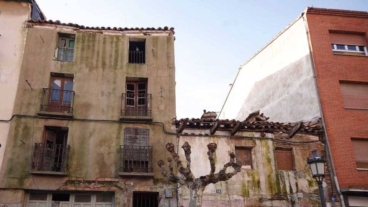 Se demolerán los tres números declarados en ruina por el Consistorio-G. G.