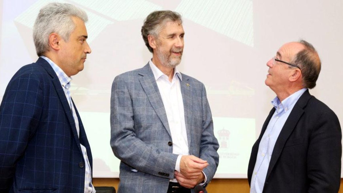 Mariscal, Pérez Materos y González, ayer en la Politécnica durante la presentación del nuevo máster.-UBU