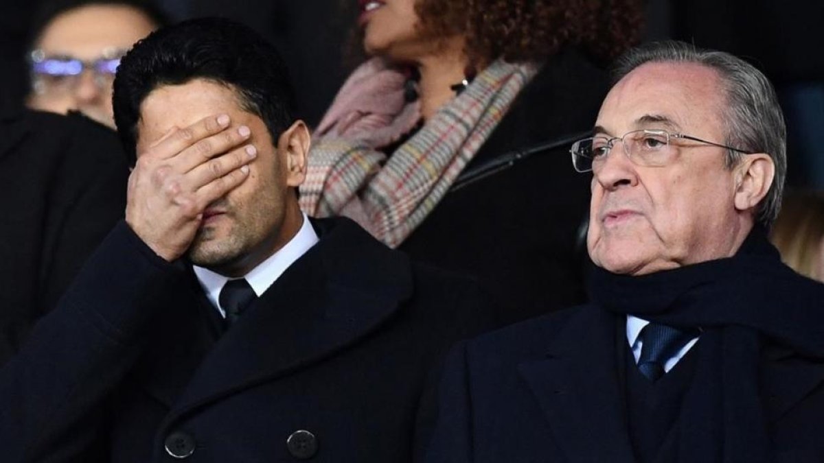 Nasser Al-Khelaifi parece lamentarse, ante Florentino Pérez, del último fracaso de su millonario equipo.-/ AFP / FRANCK FIFE