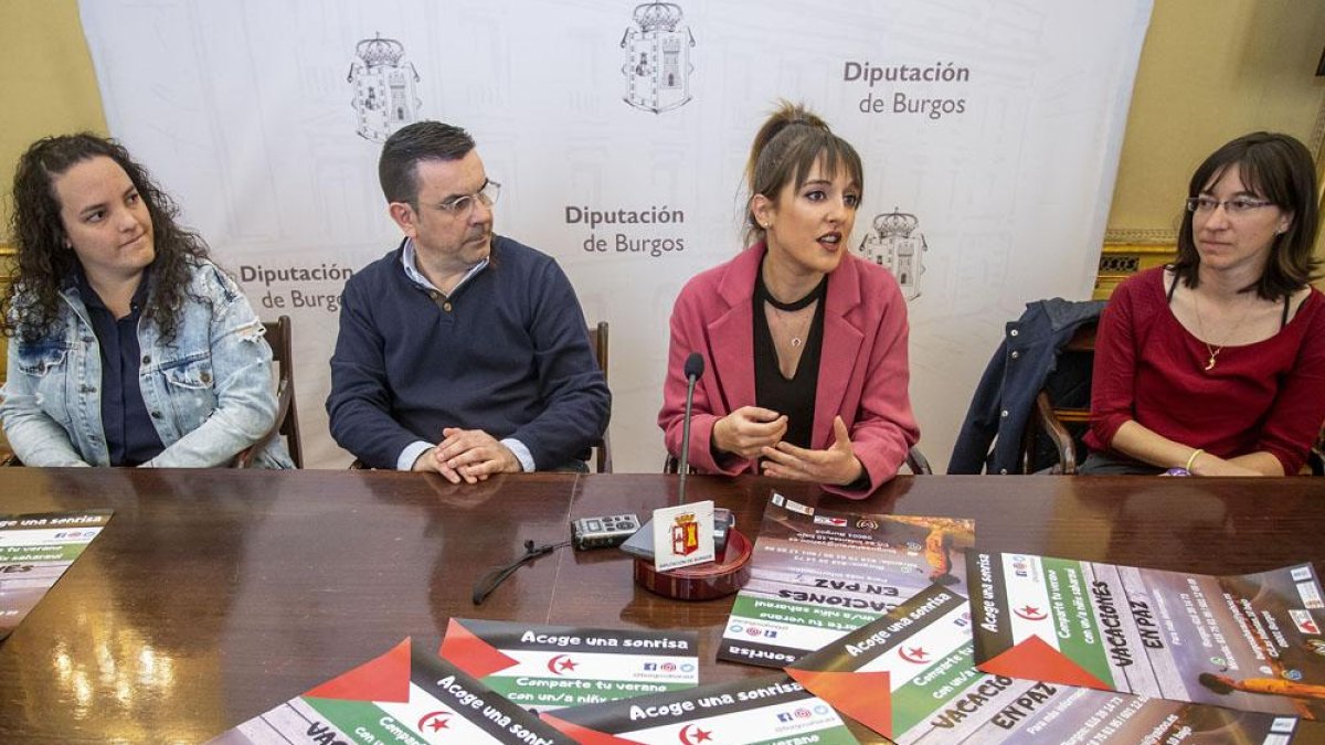 Las responsables de la asociación invitaron a las familias a participar.-I. L.M.