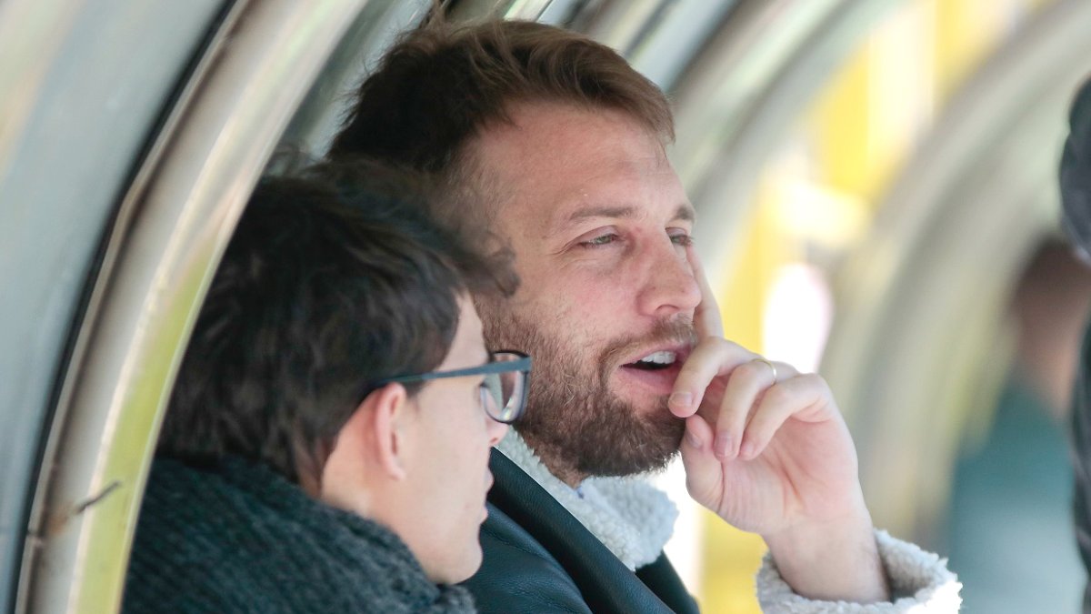 Michu observa un entrenamiento del primer equipo en El Plantío. BURGOS CF