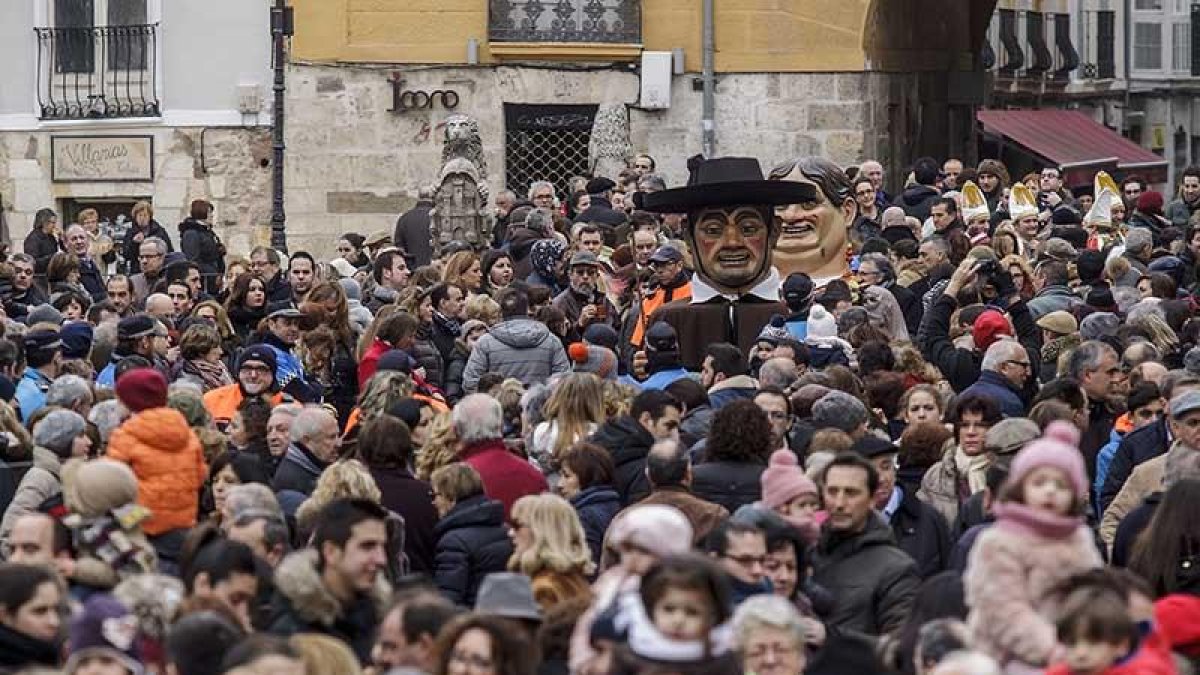 Cientos de burgaleses disfrutan de la fiesta de San Lesmes.-SANTI OTERO