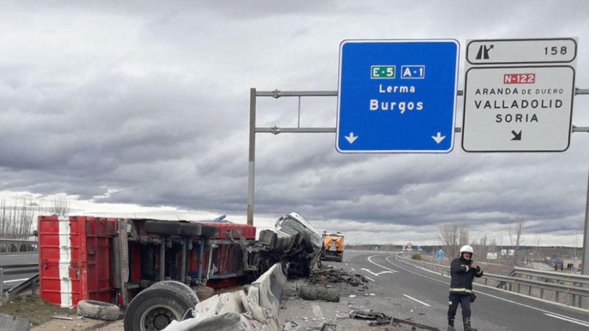El accidente ha tenido lugar en la A-1 a la altura de Fuentespina.-ECB