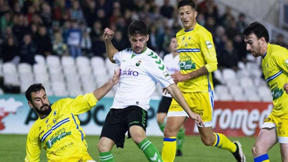 La Arandina logró un meritorio empate el domingo ante el Racing de Santander.-www.realracingclub.es