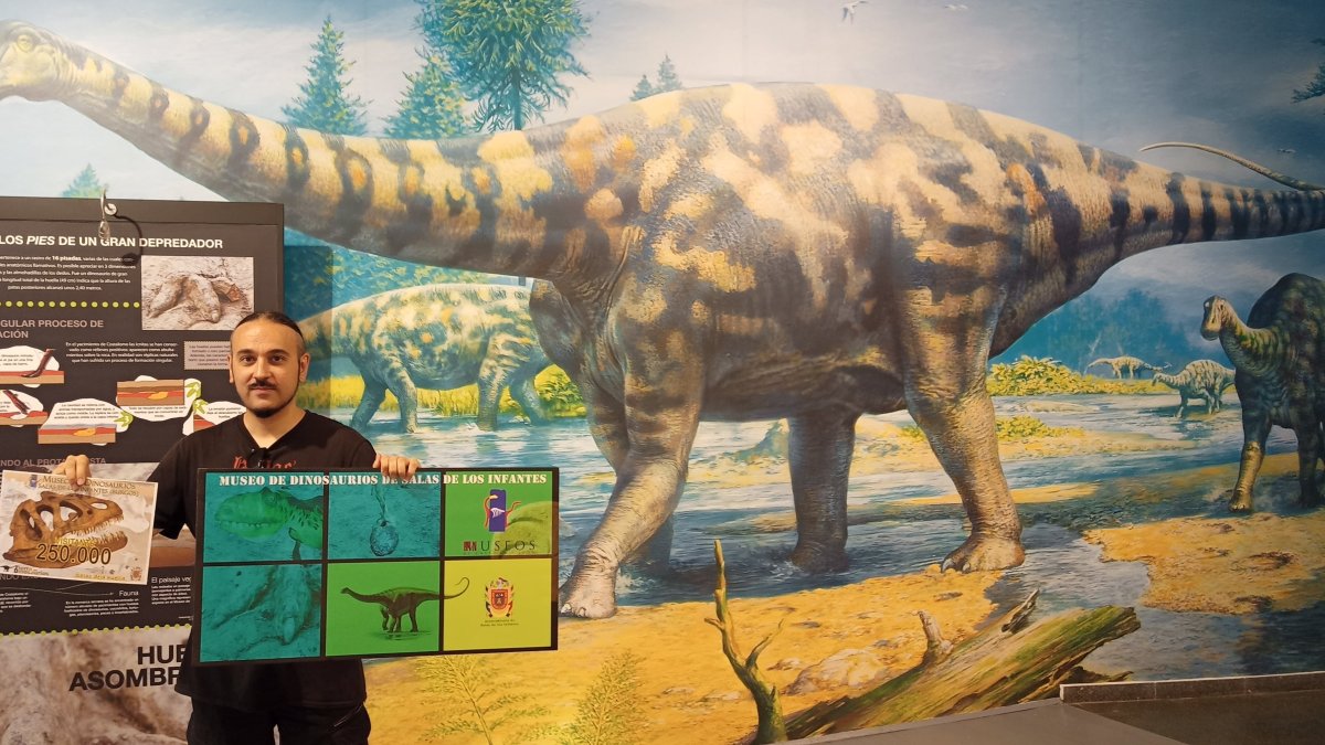 Un madrileño fue el visitante número 250.000 del Museo de los Dinosaurios de Salas. ECB