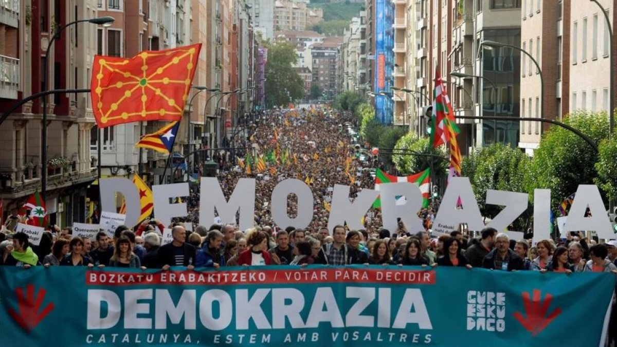 Manifestación a favor del referéndum del 1-O en Cataluña, el pasado 16 de septiembre en Bilbao-VINCENT WEST (REUTERS)