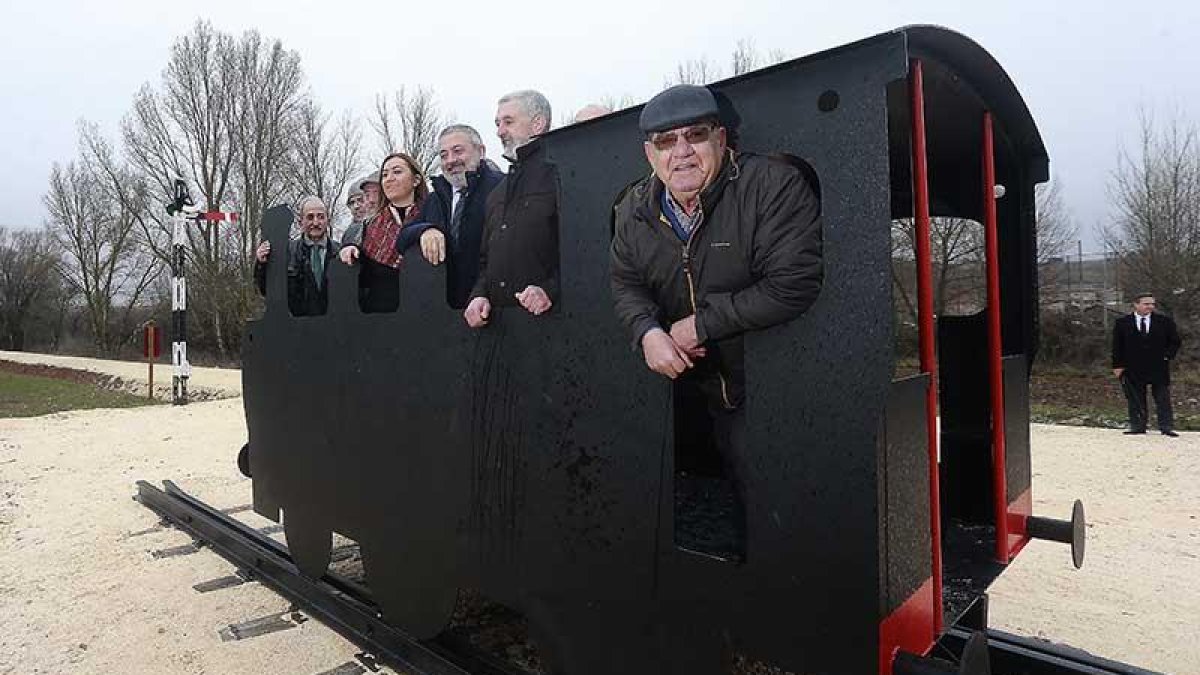 Las autoridades en el Parque del tren, obra del trabajo voluntario de los vecinos.-R. G. O.