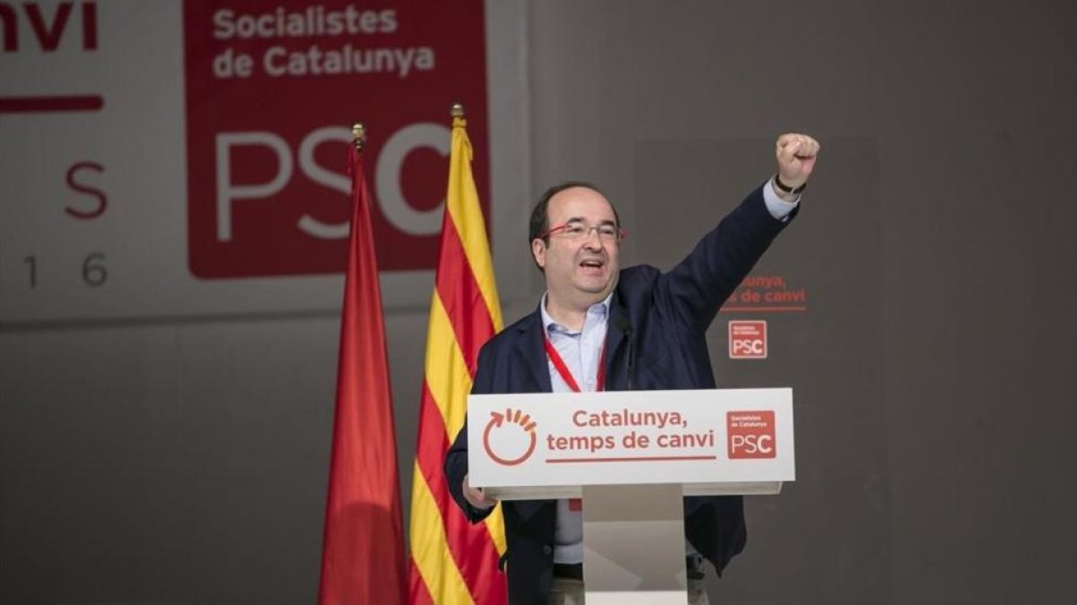 El primer secretario del PSC, Miquel Iceta, en la clausura del 13º congreso del PSC, en Barcelona.-JOAN CORTADELLAS