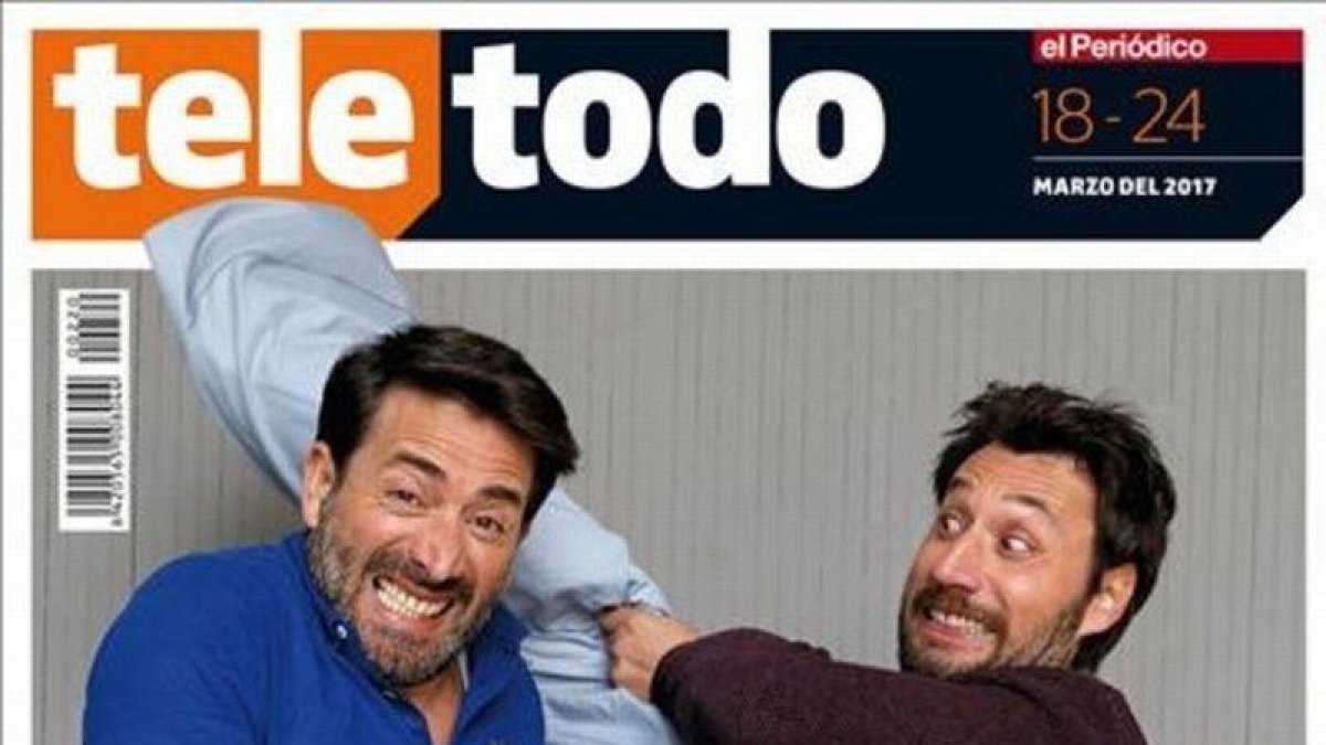 Raúl Fernández y Antonio Garrido se liaron a una guerra de almohadas en el 'Teletodo' de EL PERIÓDICO.-