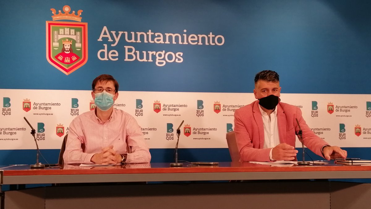 Julio Rodríguez Vigil y Vicente Marañón, ediles de Ciudadanos, en el Ayuntamiento de Burgos. D.S.M.
