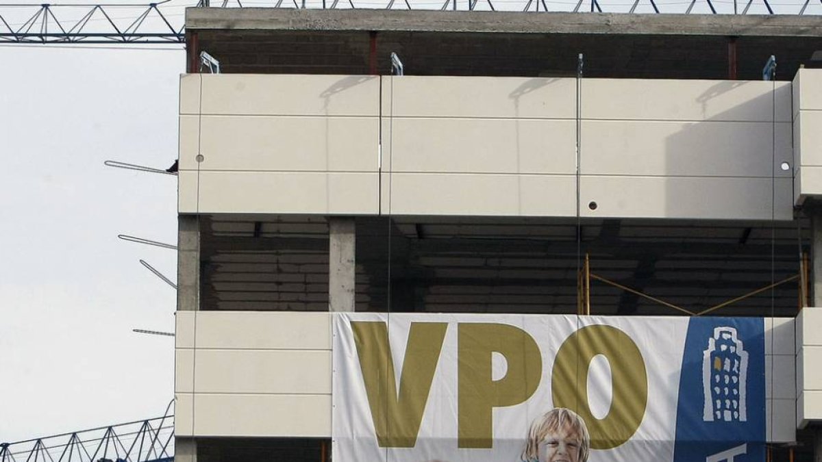 La vivienda libre ha caído en 568 euros desde 2006, en el mismo periodo la VPO ha subido en 49 euros por m2.-RAÚL G. OCHOA