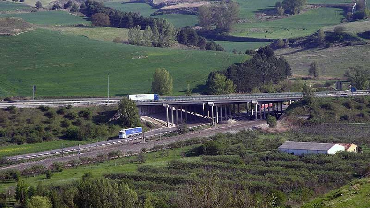 La N-I y la AP-1 discurren paralelas por la provincia de Burgos.-G.G.