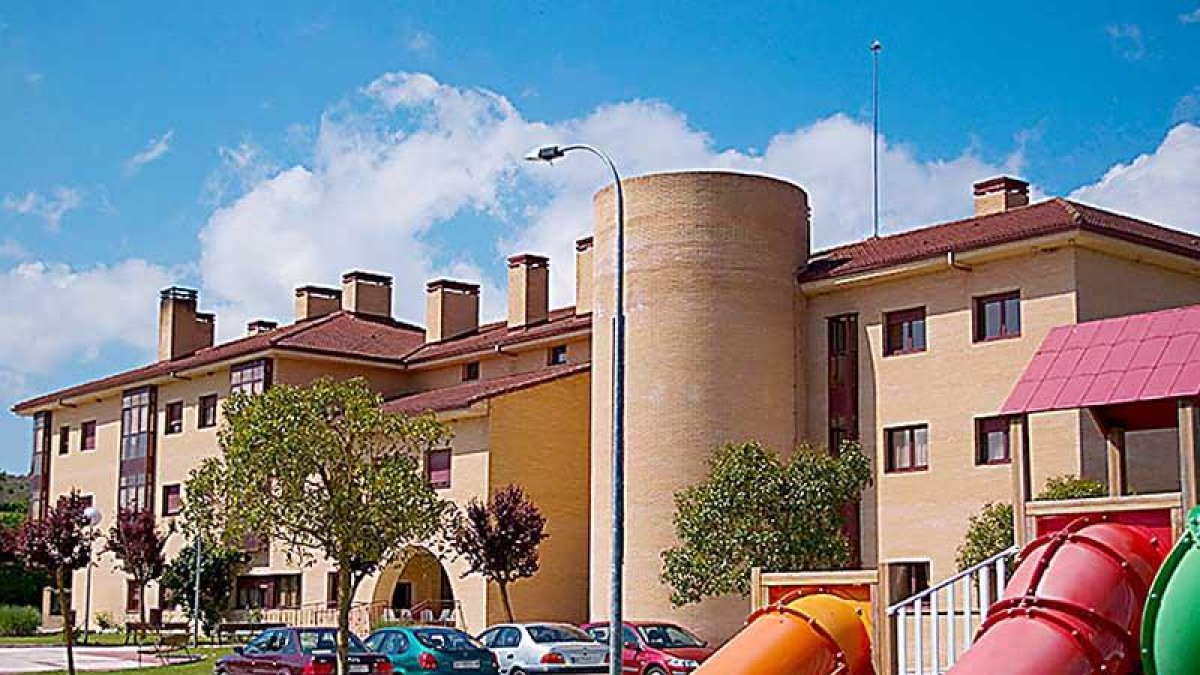 La alcaldesa tobalinesa recuerda que el edificio «tiene más de 20 años y deben modernizarse algunos espacios».-ECB