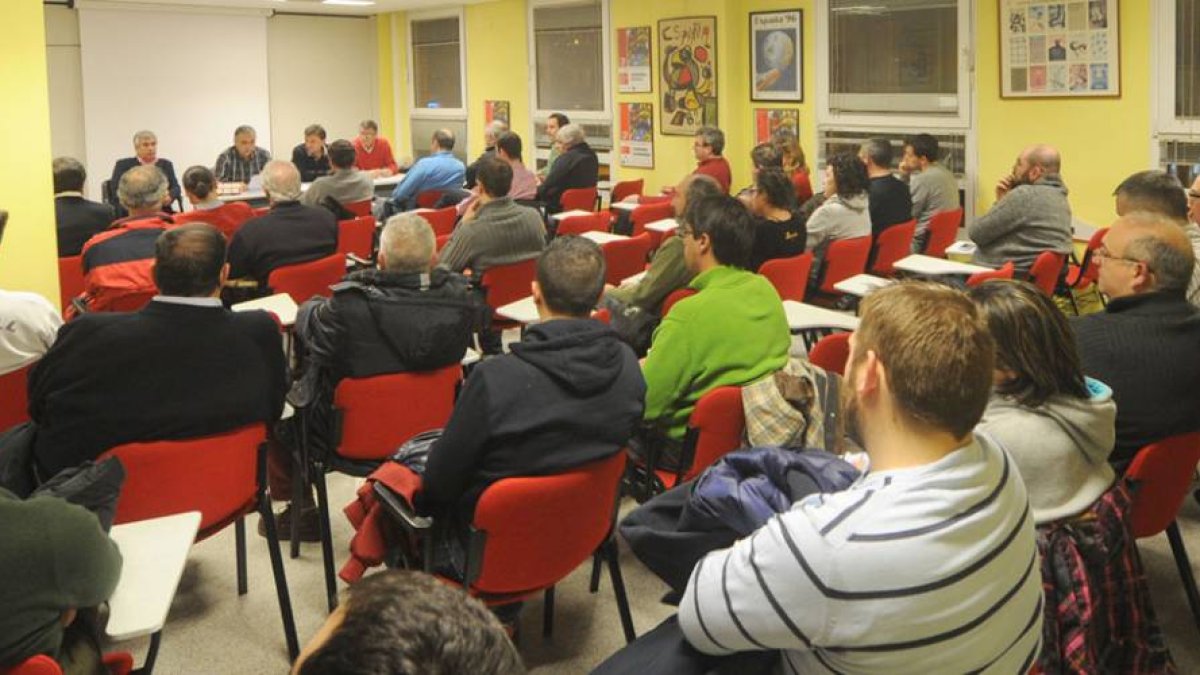 Ímagend e la reunión informativo que se produjo ayer por la tarde en la Delegación.-ISRAEL L. MURILLO