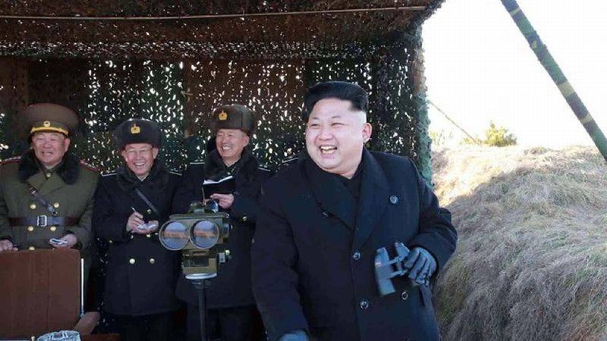Kim Jong-un, durante una visita a las tropas norcoreanas.-Foto: AFP / KNS