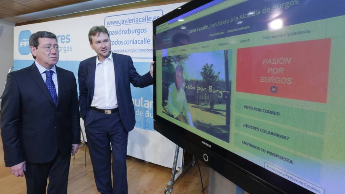 César Rico y Javier Lacalle, ayer, en la presentación de la nueva página web.-RAÚL G. OCHOA
