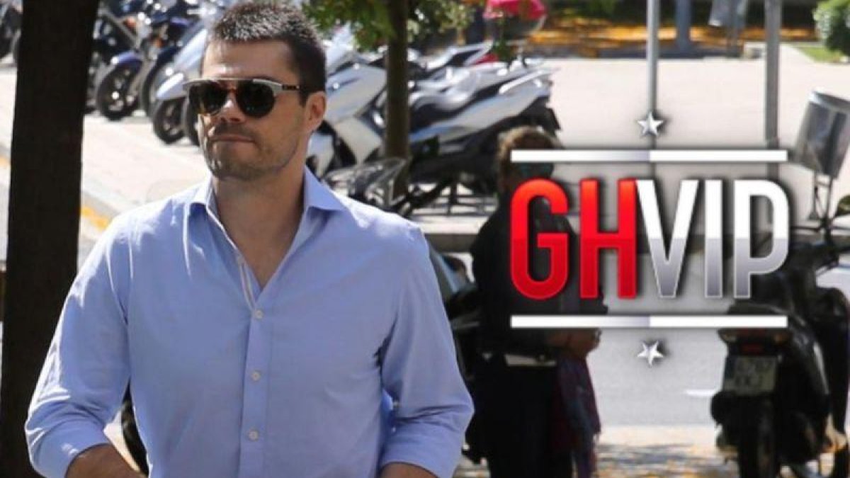 Albert Cavallé a la entrada de la Ciutat de la Justicia de Barcelona.-RICARD CUGAT (EL PERIÓDICO)