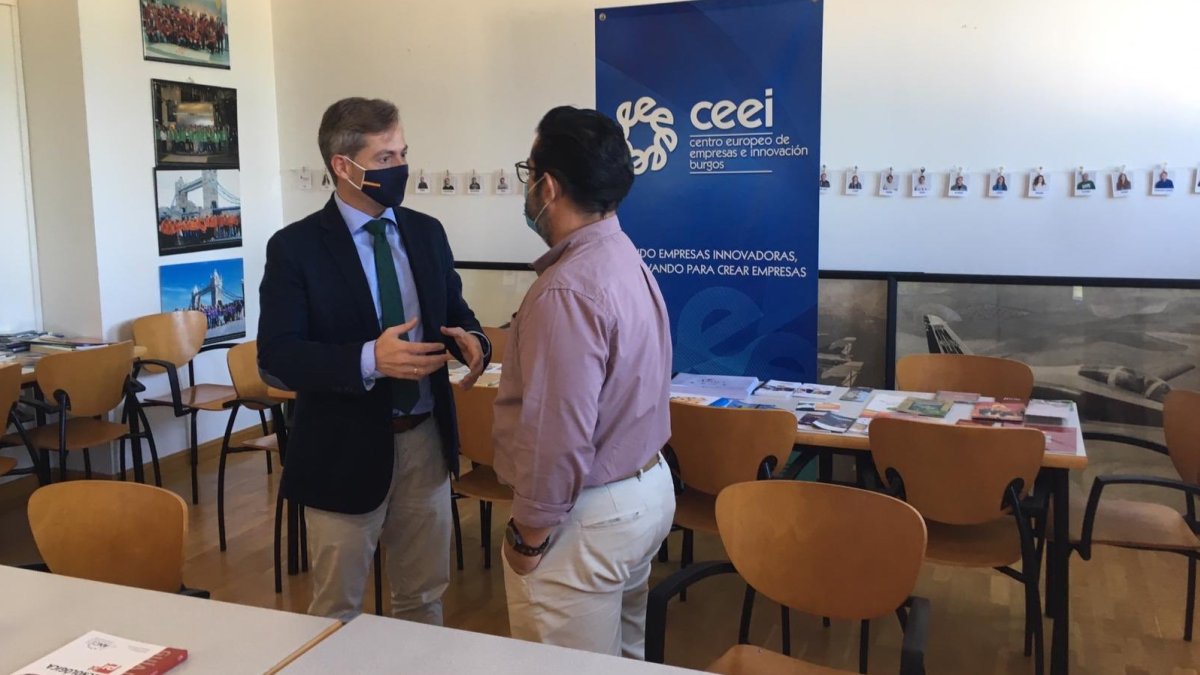 Barriada y Orden charlan antes de su comparecencia.ECB