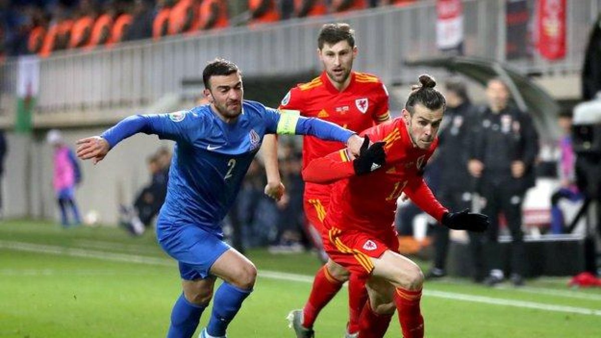 Bale controla un balón, en el partido de Gales contra Azerbaiyán.-RADLEY COLLYER / PA WIRE / DPA