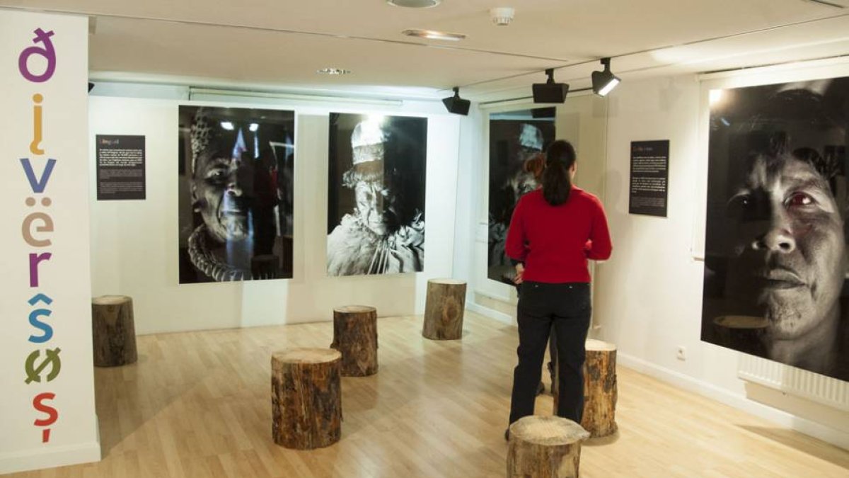 La muestra didáctica del Foro Solidario vuelve a asentarse sobre las fotografías de Luis Mena, que ya ha participado en otras propuestas.-