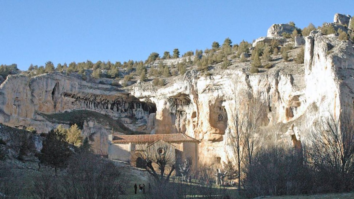 Uno de los principales reclamos de la zona, que se comparte con la vertiente soriana, es el cañón del Río Lobos, cuyas sendas recorren cada año miles de visitantes.-ECB