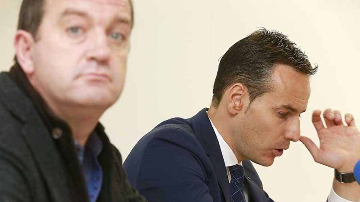Rodrigo Huidobro (izquierda) y Félix Sancho durante la rueda de prensa del 4 de octubre.-RAÚL G. OCHOA