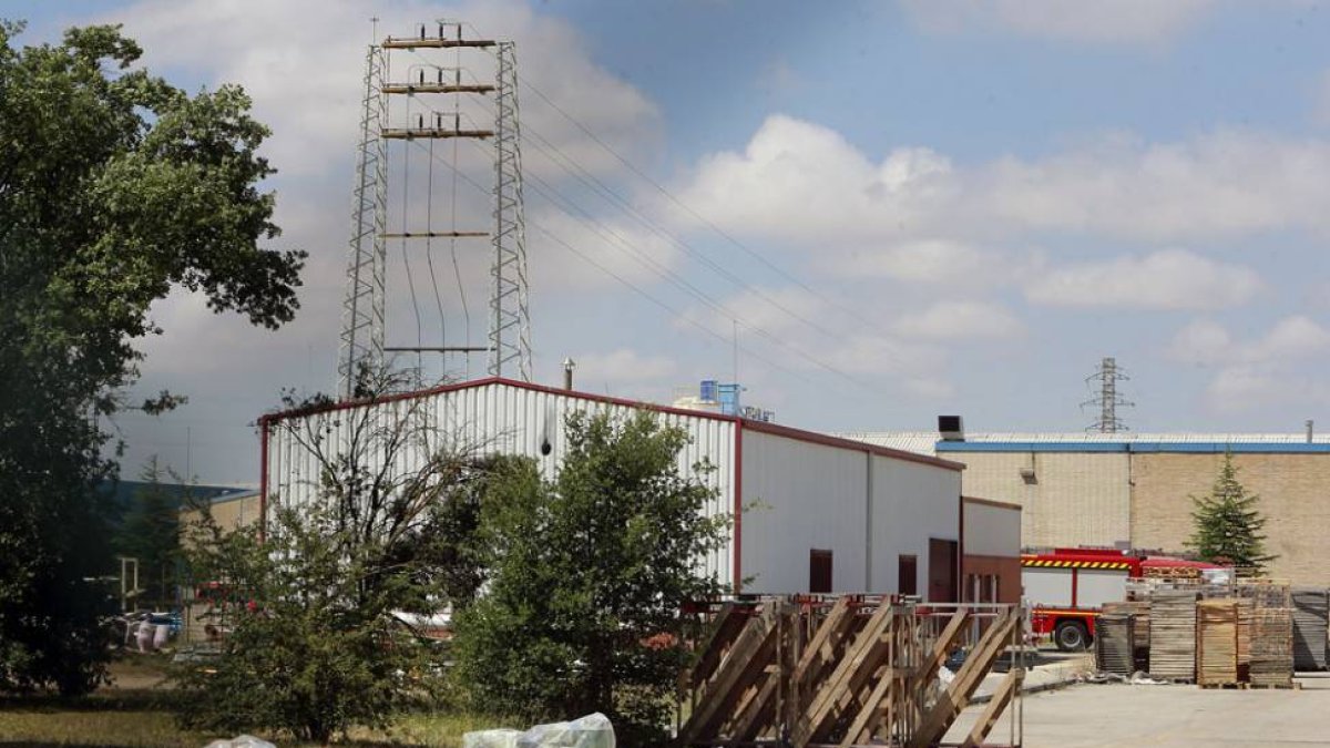 Interior de las instalaciones de Cerámicas Gala en donde se originó el fuego en un cuadro eléctrico.-RAÚL OCHOA