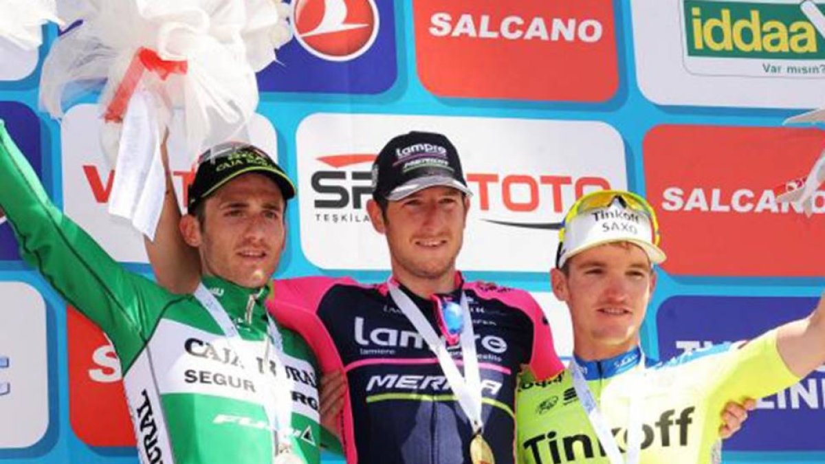Carlos Barbero, en el podio de la quinta etapa del Tour de Turquía.-ECB