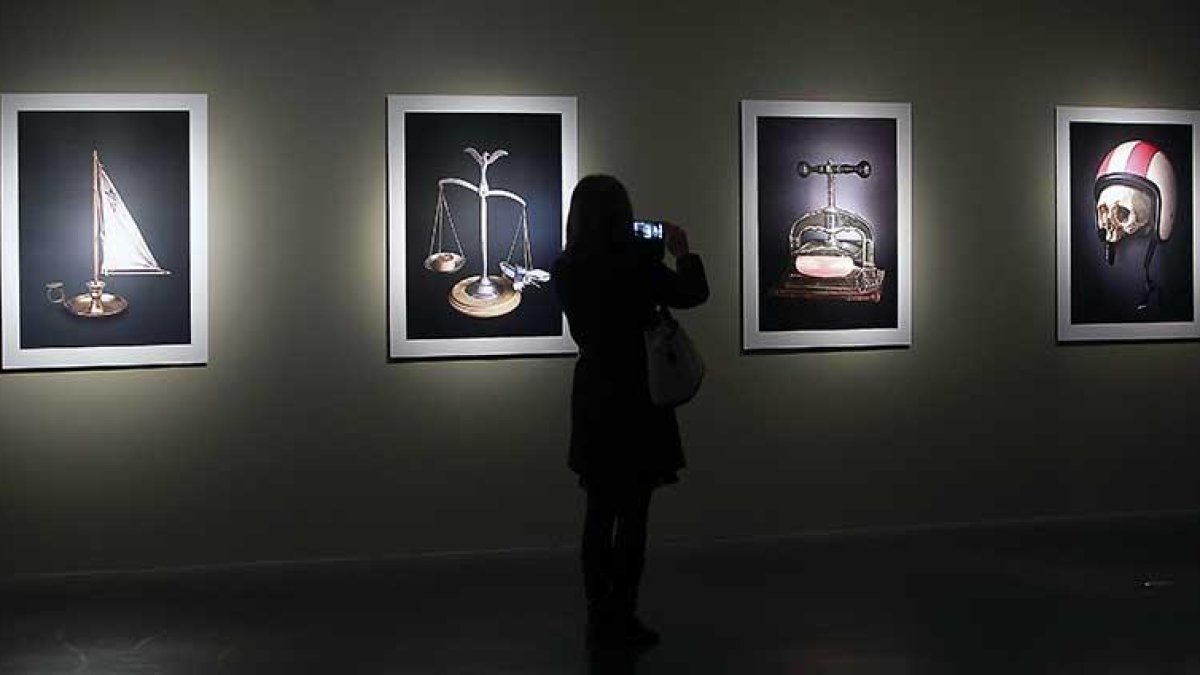 ‘Sacris’ emplea elementos cotidianos para construir potentes relatos visuales.-RAÚL G. OCHOA