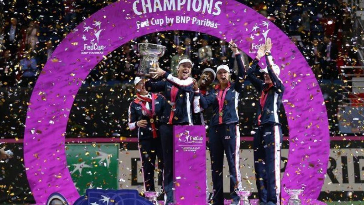 Las jugadoras estadounidenses celebran su triunfo sobre Bielorrusia.-EFE / TATYANA ZENKOVICH