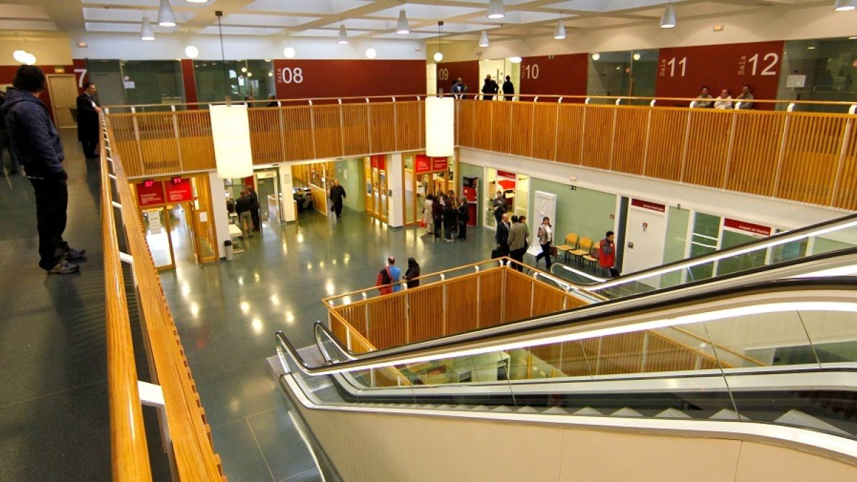 Interior de los juzgados de la avenida Reyes Católicos. ISRAEL L. MURILLO