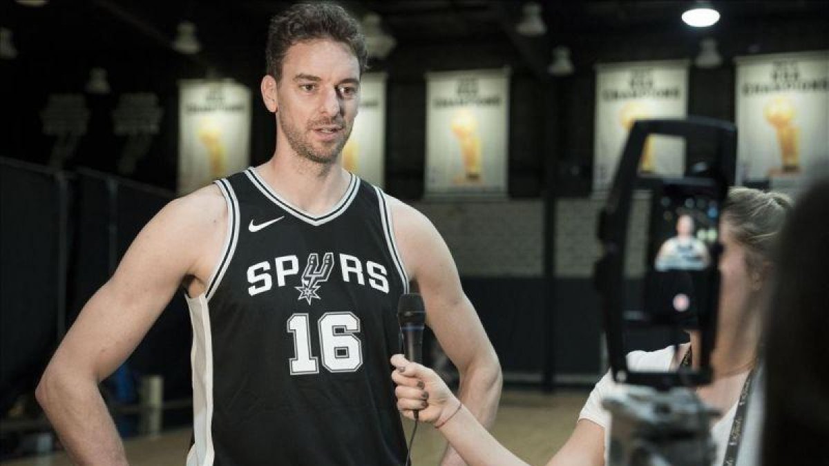 Pau Gasol, en el primer día de la pretemporada con los Spurs.-DARREN ABATE (EFE)