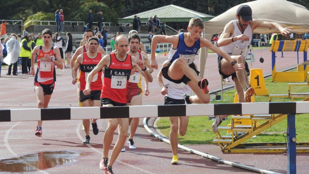 Un momento de los 3.000 obstáculos, ayer.-ISRAEL L. MURILLO