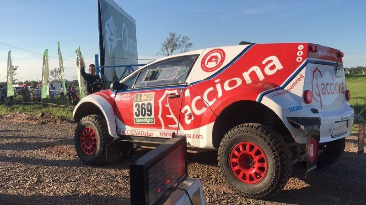 El vehículo de Acciona, en el Dakar.-