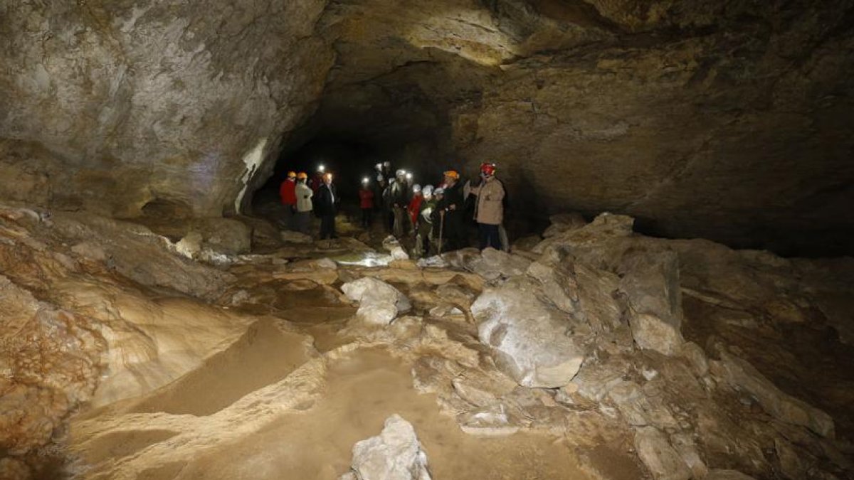 El pasado año pasaron más de 30.000 visitantes por ambos espacios de Ojo Guareña y Cueva Palomera-R. O.